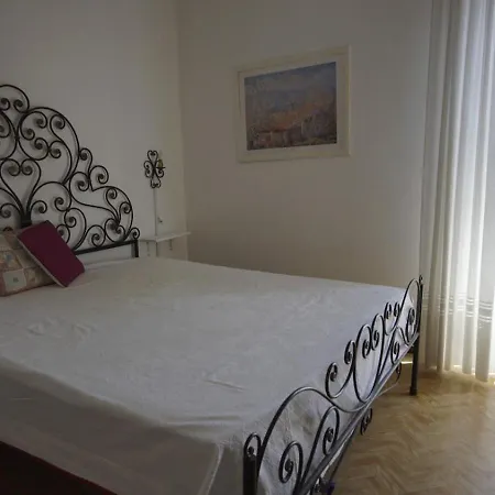 Apartmán Adunpassodalmare *